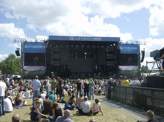 2015-10-15-1444870205-9361518-800pxMain_stage_at_2008_O2_Wireless_Festival.jpg