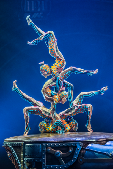 2015-10-15-1444881343-2587064-17037_1060kurios_quebec9546_MediumResolution.png