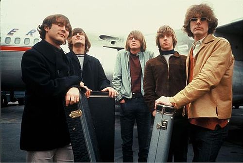 2015-10-19-1445266076-1774765-The_Byrds_in_1965.jpg