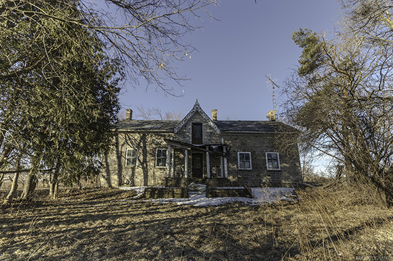 20 Photos Of Creepy Old Abandoned Houses