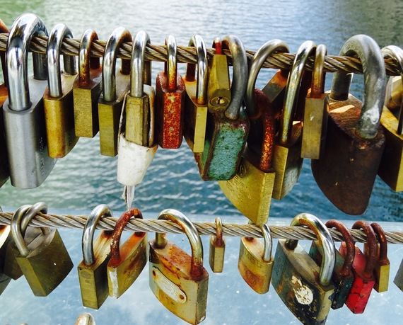 2015-11-11-1447261496-4316285-LjubljansLocksofLovebridge2ndcloseup.jpg