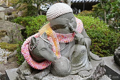 2015-11-14-1447519375-8564301-miyajimajizojapanstatuedaishouinbuddhisttempleislandhatsukaichihiroshimaprefectureregionchugoku33194707.jpg