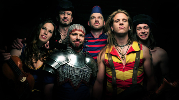 2015-11-18-1447815261-1077256-Feuerschwanz_Bandfoto_2014.jpg