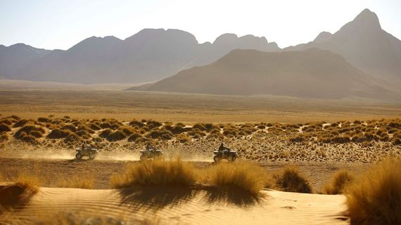 2015-11-18-1447873431-8529645-00564212sossusvlei_desert_lodge_quadbiking7.jpg