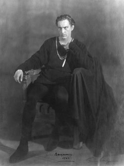 John_Barrymore as Hamlet, 1922. Public domain via Wikimedia Commons