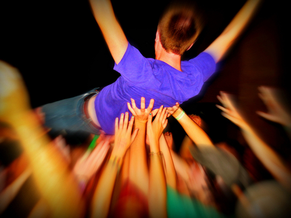 2015-11-30-1448899736-6467874-CrowdSurfing.jpg