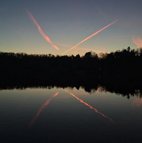 2015-12-07-1449470857-6526398-dad_contrails.png