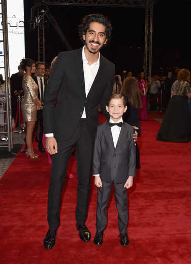 2015-12-10-1449738696-7759861-JacobTremblayandDevPatelontheDIFFRedCarpet.jpg