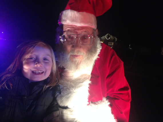 2015-12-17-1450337528-2956665-dadvmom.com_santavisit_lizziensanta2015.jpg