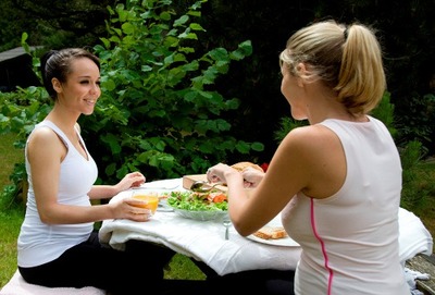 2015-12-17-1450358038-3434182-FittaMammahealthyeatingVSm.jpg