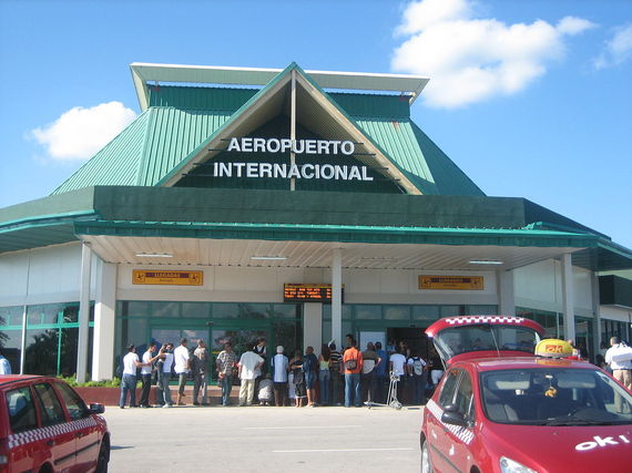 2015-12-22-1450827408-9765877-1280pxAirport_Holguin.JPG