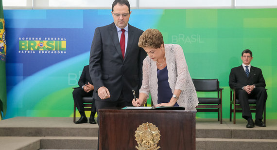 2015-12-23-1450908532-5665254-DilmaposseBarbosa.jpg