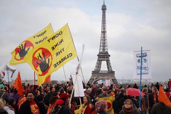 2015-12-30-1451442605-2914350-EiffelProtest.jpg