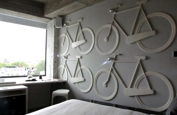 2015-12-31-1451560921-5220548-Volkshotel_Amsterdam_White_Bicycles_room.jpg