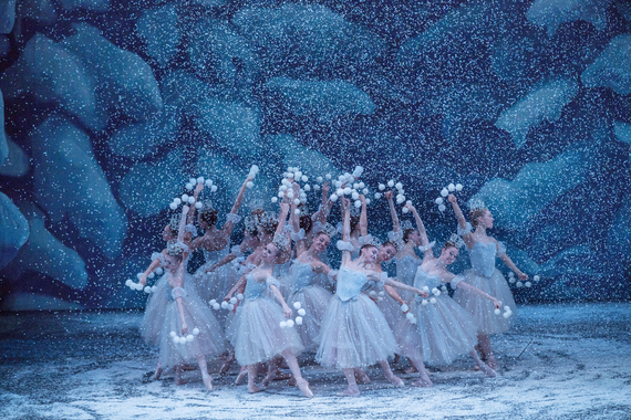 2015-12-31-1451594365-8844739-TheSnowSceneinGeorgeBalanchinesTheNutcracker.PhotocreditbyPaulKolnik.jpg