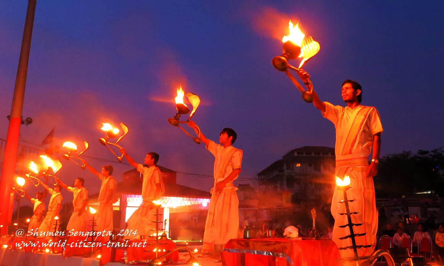 hindu-ritual-aesthetics-and-the-ganga-aarti-at-varanasi-huffpost-uk