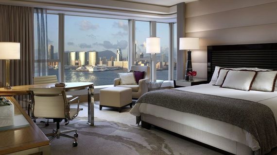 2016-01-05-1452020028-4449917-00349704bedroomcityharbourviewdaytime.jpg