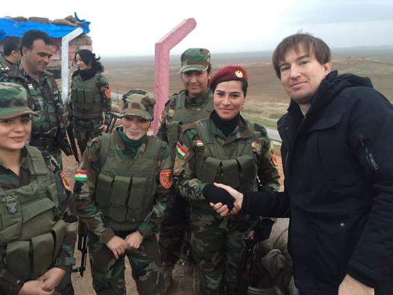 2016-01-10-1452417292-2161929-withPeshmerga.jpg