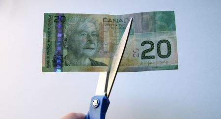 2016-01-11-1452554111-8545795-CiseauxcoupeDollarRduite123RF251493.jpg