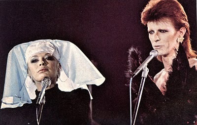 2016-01-12-1452596967-5365237-bowiefaithfull.jpg