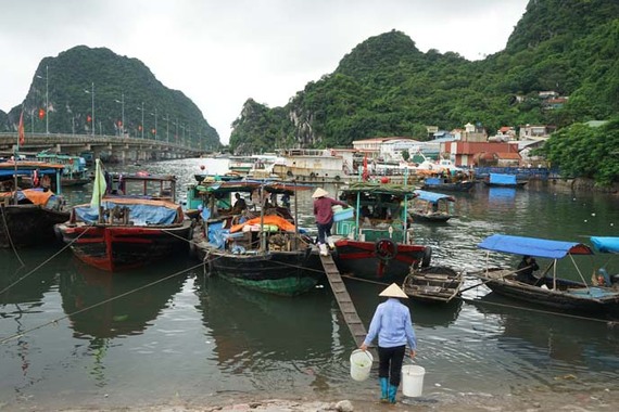 2016-01-13-1452659884-7012922-150925halongbaymarketfishingvillagetour14.jpg