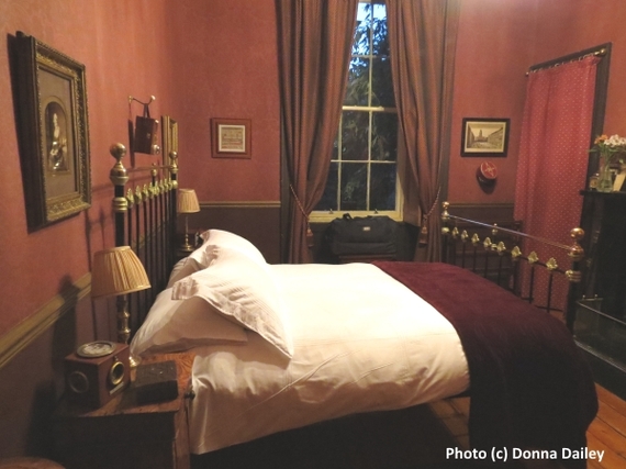 2016-01-14-1452779122-3333355-Edinburgh_Accommodation_Storytelling_Festival__room.jpg