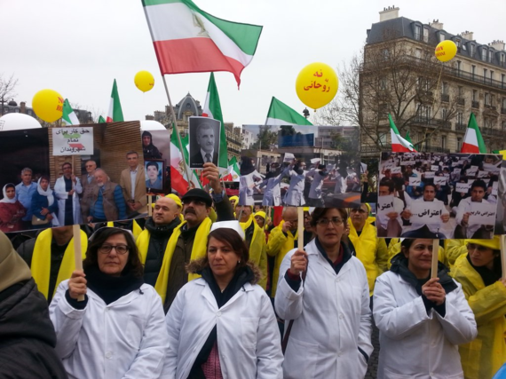 2016-01-28-1453989158-8469439-IranischeKrankenschewesterinPraisgegenRohani.png