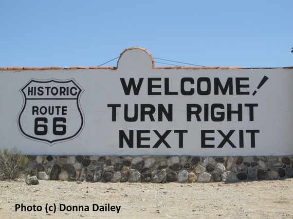 2016-02-01-1454334435-1449761-Top_USA_Driving_Tips_Route_66_sign.jpg