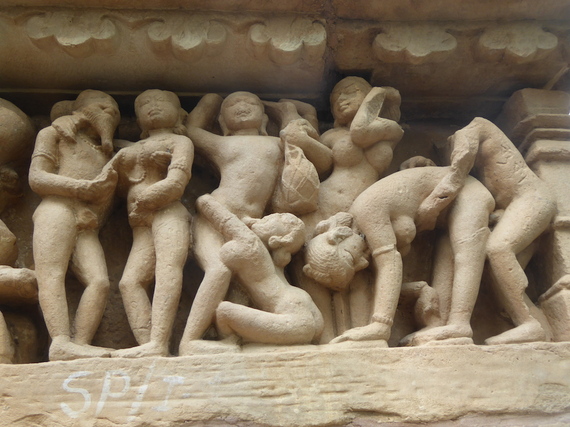 2016-02-03-1454528275-6872172-KhajurahoEroticcarvingsanal.JPG