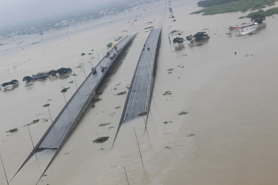 2016-02-07-1454865420-3135420-Indian_Air_Force_Relief_and_Rescue_Op_during_Tamil_Nadu_Flood_December_2015.jpg