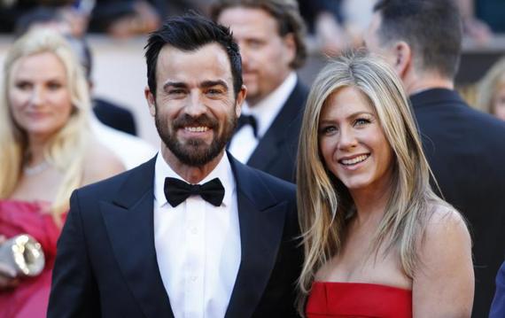 2016-02-11-1455224854-5063077-jenniferanistonandjustintheroux.jpg