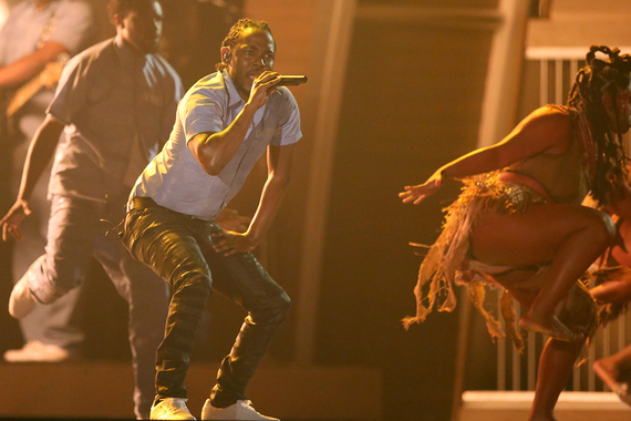 2016-02-16-1455604673-3043528-kendricklamargrammyawards2016performance1.jpg