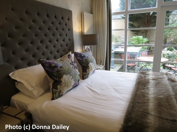 2016-02-29-1456768194-2444517-Nira_Caledonia_Hotel_Edinburgh_bedroom.jpg
