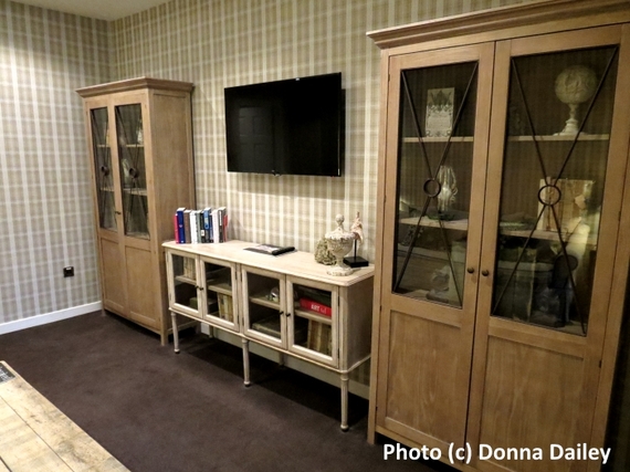 2016-02-29-1456768231-8978982-Nira_Caledonia_Hotel_Edinburgh_cabinets.jpg