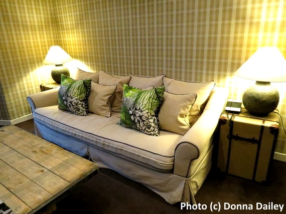 2016-02-29-1456768308-9611082-Nira_Caledonia_Hotel_Edinburgh_lounge.jpg