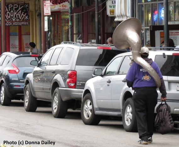 2016-03-01-1456839269-7775301-New_Orleans_French_Quarter_musician_walking_with_trombone.jpg