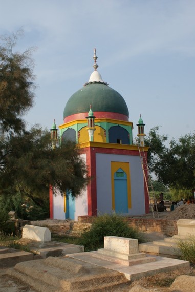 2016-03-02-1456917987-5939537-TheshrineofAbanShah.jpg