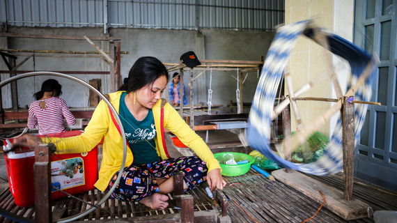 2016-03-04-1457131060-5893892-ShanLinSzethoforEarthHeirWeaverinCambodiaSpinning.jpg