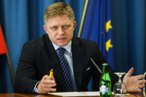 2016-03-06-1457225955-8075282-Slovak_Prime_Minister_Robert_Fico_during_the_press_conference.jpg
