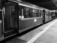 2016-03-20-1458438507-3439706-dark1train.jpg