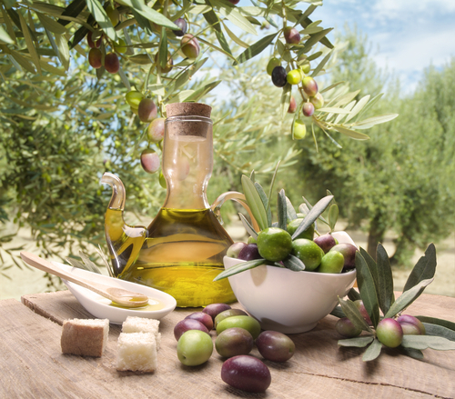 2016-03-23-1458744528-6728599-sstock_65089477_oliveoil.jpg