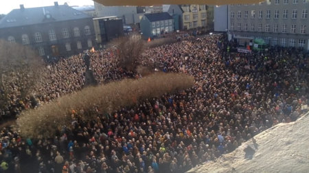 2016-04-06-1459939725-6092220-Althingi_protest_iceland_04.04.2016.png