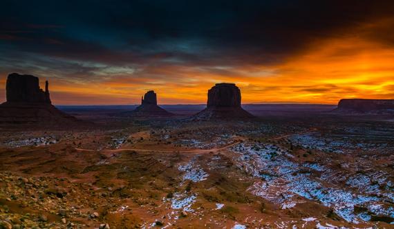 2016-04-07-1460046595-4727673-MonumentValleyArizonasunriseMirceaGoia.jpg