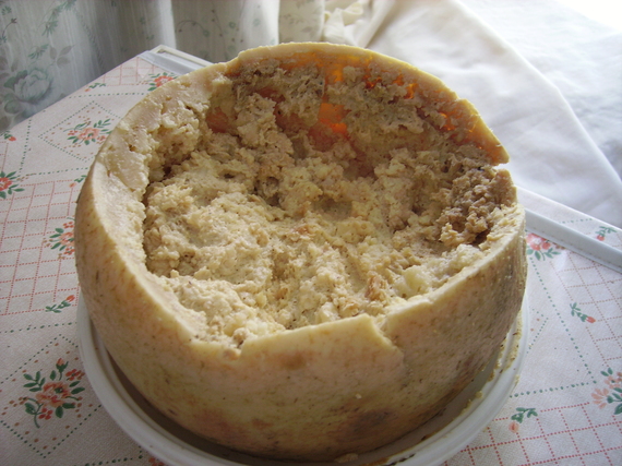 2016-04-18-1460976523-6852180-0.12Casu_Marzu_cheese.jpg