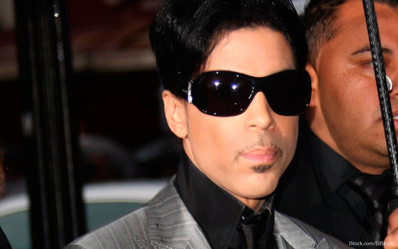 2016-04-21-1461277513-2696950-Prince_dead_at_57.jpg