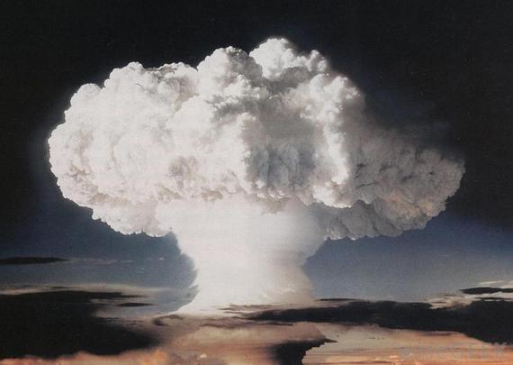 2016-04-25-1461614649-6109311-hydrogenbombmushroomcloud.jpg