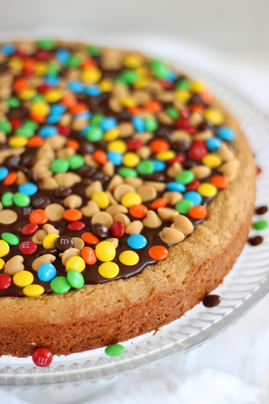 2016-05-03-1462239689-7161450-ChocolatePeanutButterCookiePizzaPic.jpg