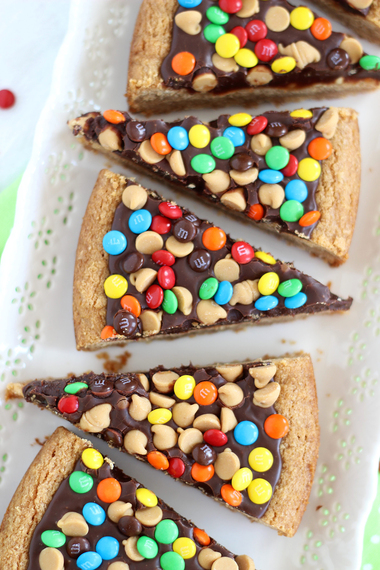 2016-05-03-1462239735-1321840-ChocolatePeanutButterCookiePizzaImage.jpg