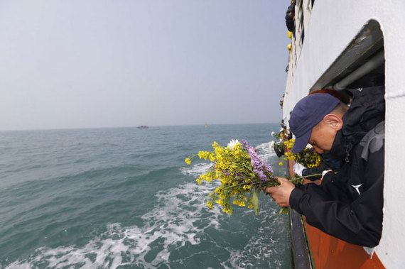 2016-05-03-1462244430-8148895-00PTSD_sewol.jpg