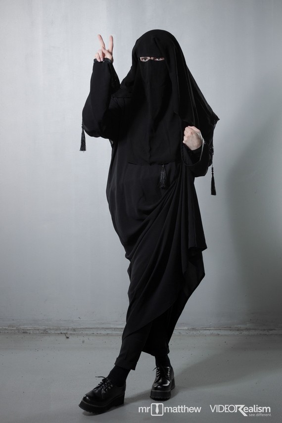 2016-05-11-1462978893-1150456-inBurkaindieSchule1.jpg